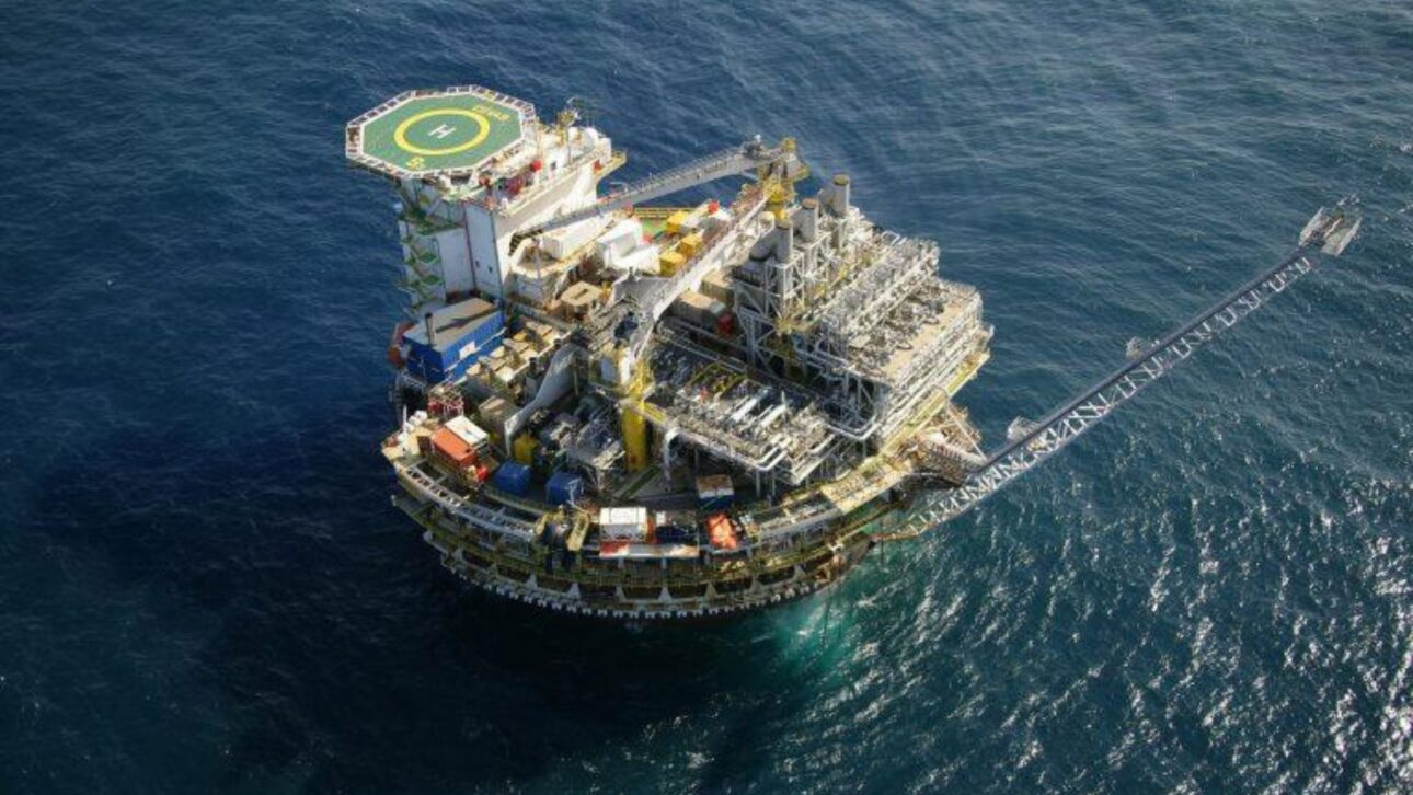 Brasil pode ampliar reservas de petróleo para 23,5 bilhões de barris e estender produção nacional até 2042.