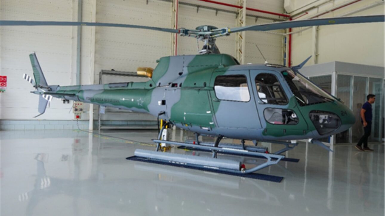 FAB recebe quarto helicóptero H125 do projeto TH-X e reforça treinamento militar da Força Aérea e Marinha do Brasil.