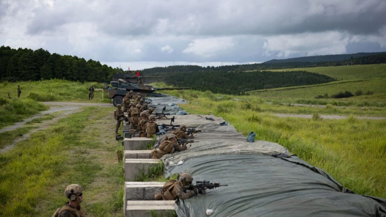 Japão amplia gastos militares, instala mísseis perto de Taiwan e acelera rearmamento em meio à tensão com China.
