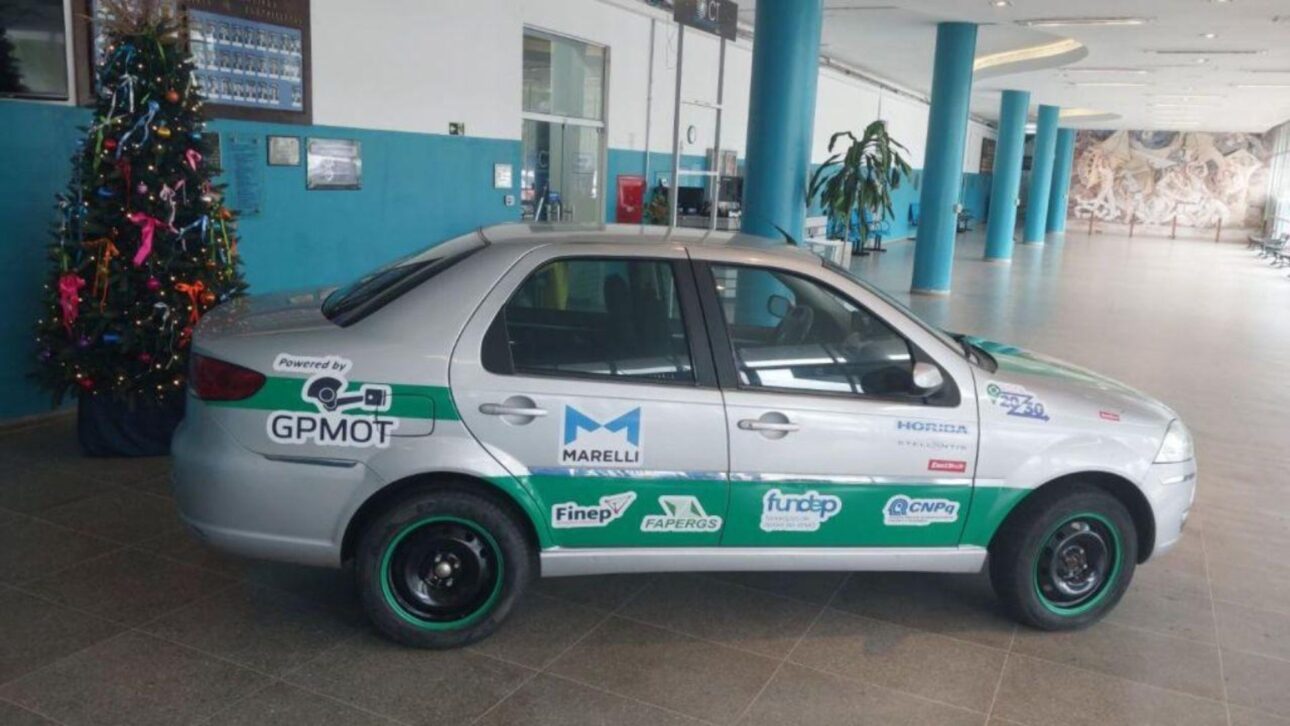 Fiat Siena da UFSM é convertido para usar hidrogênio em motor de combustão interna e testa tecnologia de baixa emissão no Brasil.