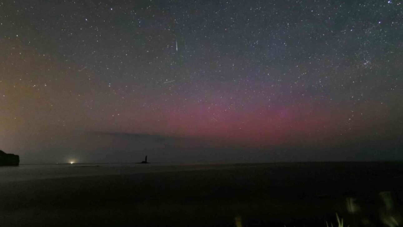 Auroras vermelhas no Japão expõem tempestades solares subestimadas e acendem alerta sobre riscos a satélites em órbita baixa.