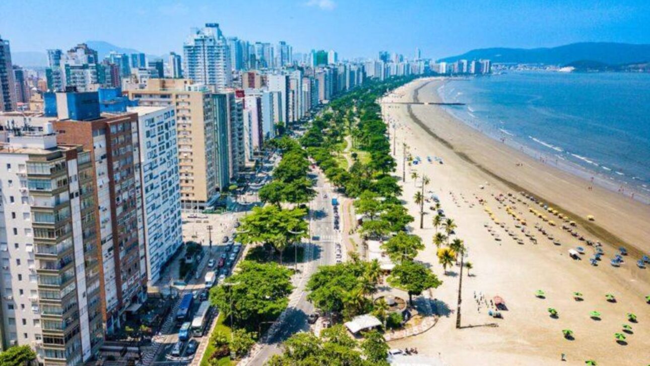 Praia do Embaré, em Santos, foi ligada a Pelé e a antigas recomendações médicas por suas águas consideradas medicinais.