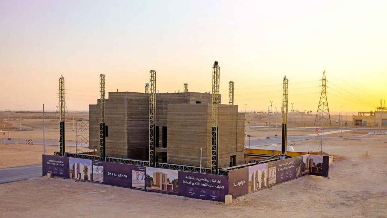 Villa de três andares na Arábia Saudita foi impressa em 3D em 26 dias e mostra avanço dos robôs na construção civil.