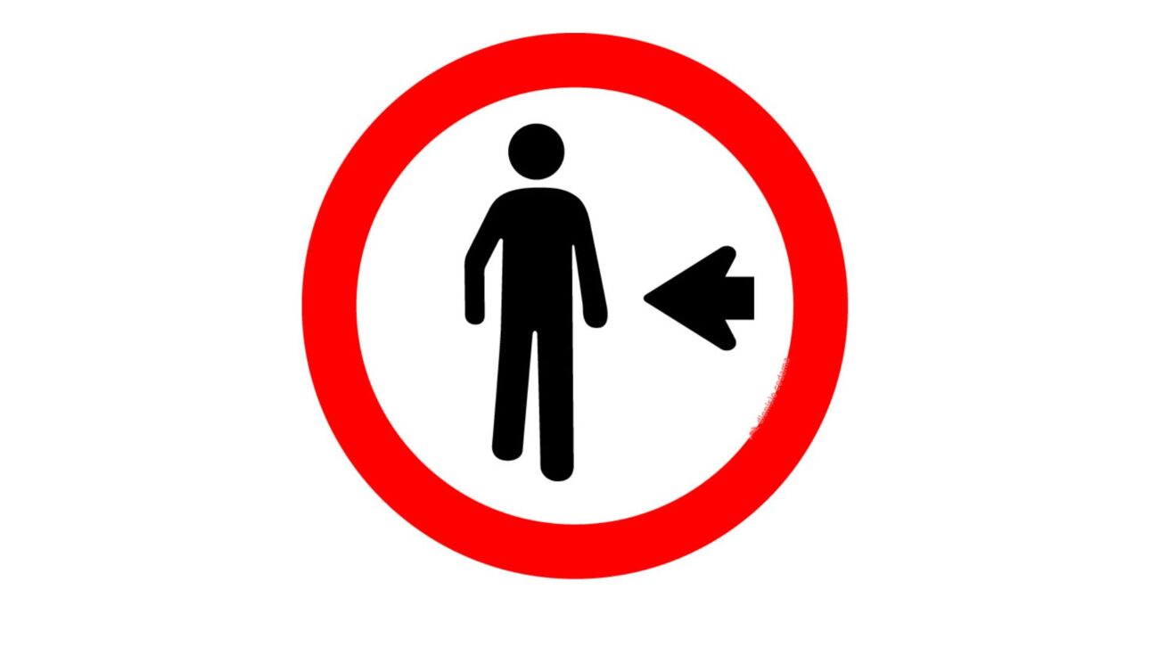 Entenda o que significa a placa R-30, Pedestre, ande pela esquerda, e por que ela orienta a circulação em obras e estacionamentos.