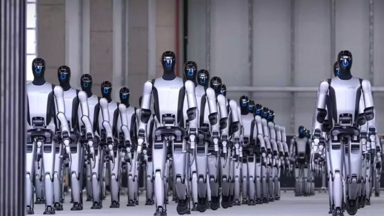 Robôs humanoides expostos em fábrica chinesa — Foto: Divulgação / UBTech Robotics