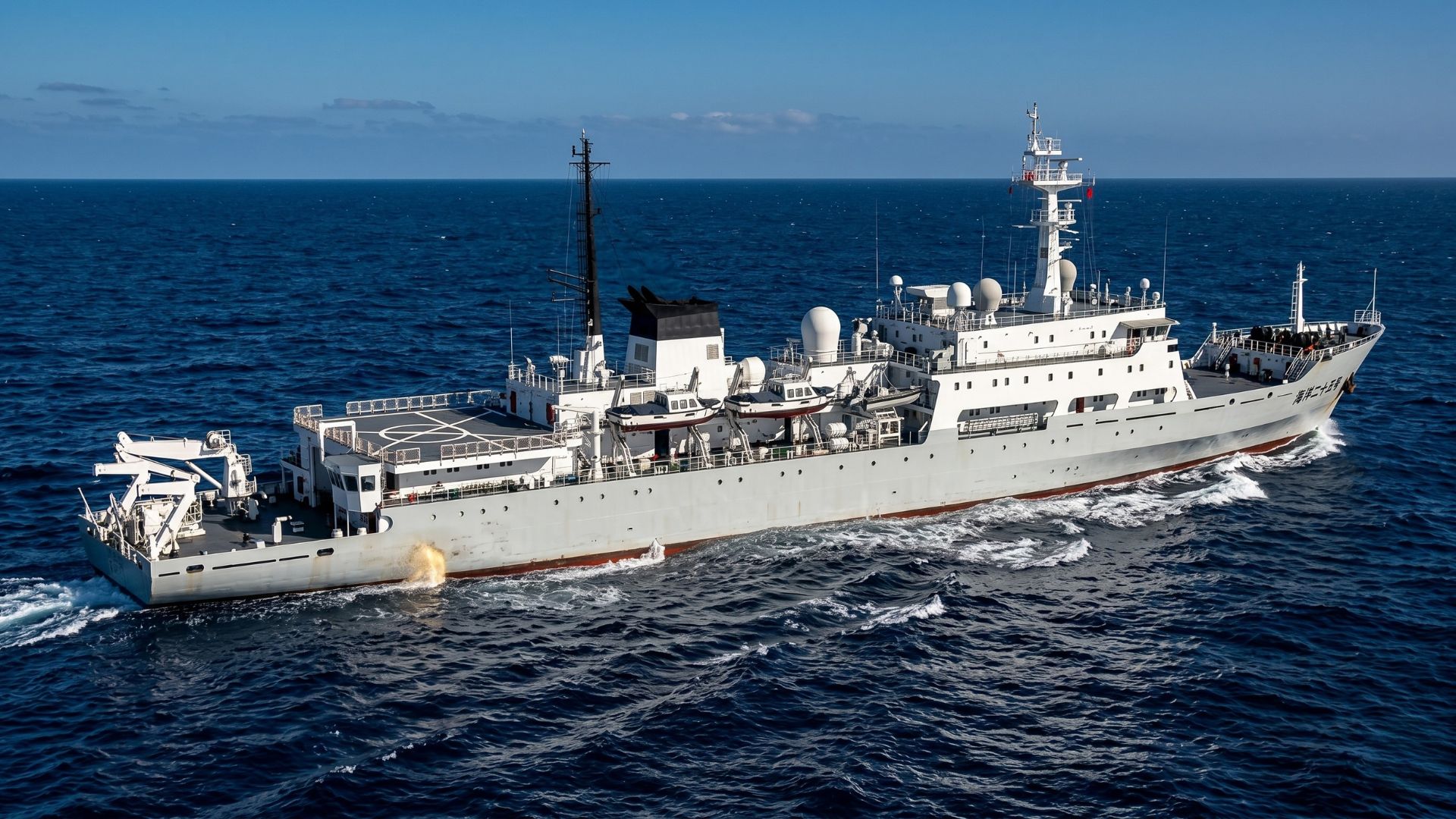 Embarcação da Marinha chinesa atraca em Salvador após relatório dos EUA citar estruturas ligadas à China na Bahia e ampliar tensão geopolítica.