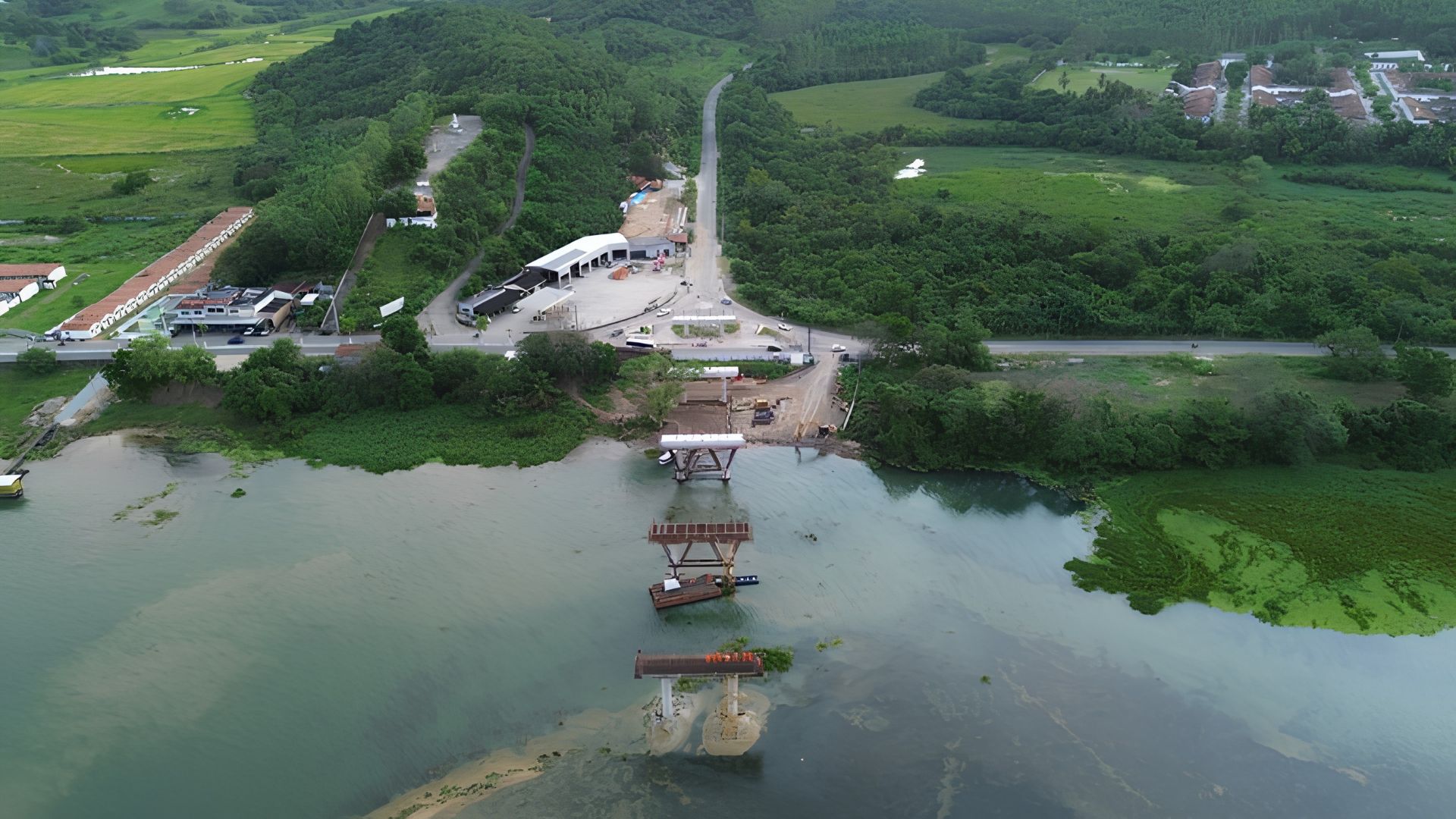 Nova ponte de 1,18 km e 30 metros de altura vai cruzar um dos maiores rios do Brasil e criar a maior ligação rodoviária permanente do Baixo São Francisco;