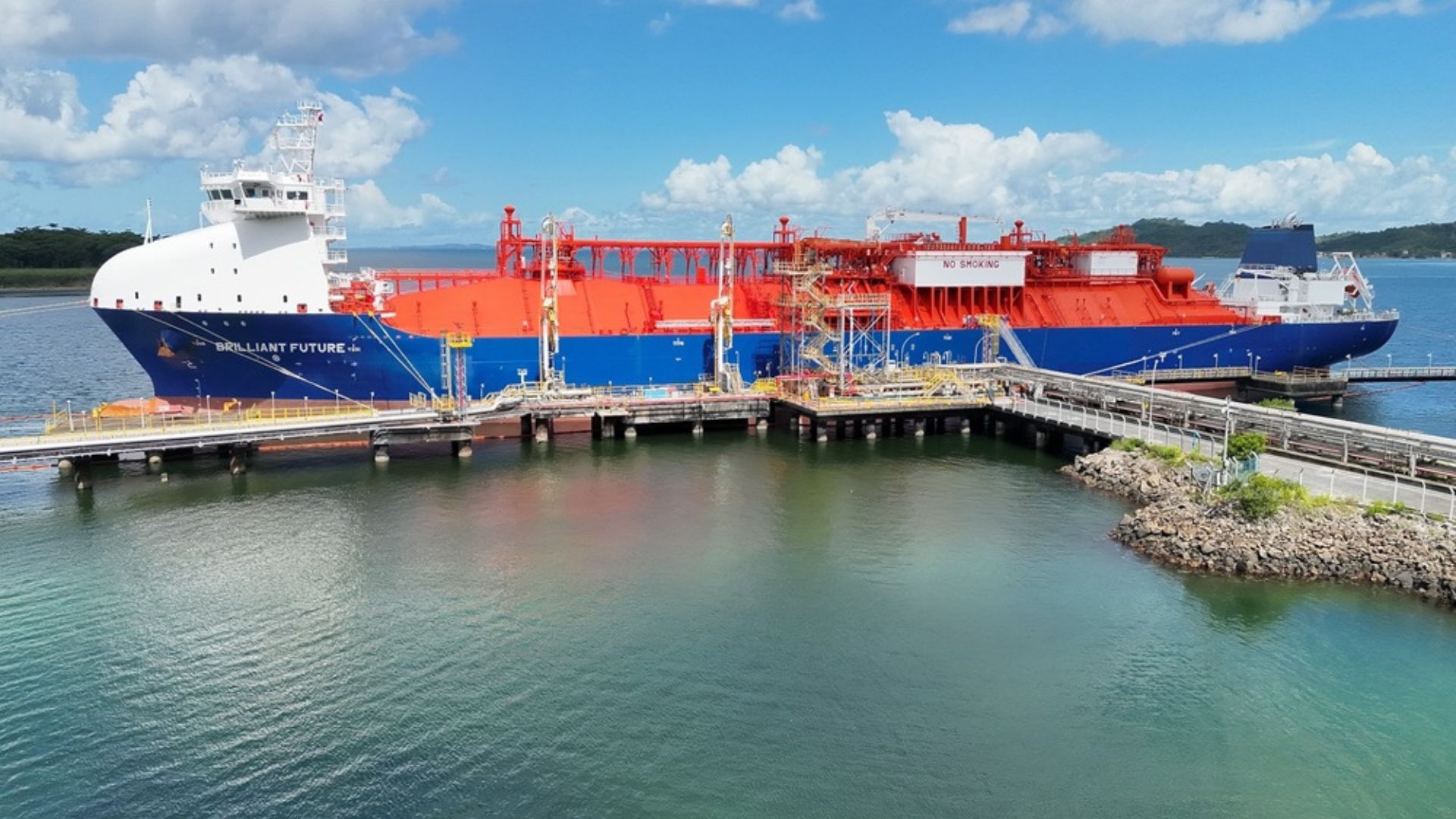 Navio vindo do Texas chega ao Porto de Aratu com mais de 18 mil toneladas de etano a 90 graus negativos, estreia na Bahia e reforça a logística da Braskem no Polo de Camaçari