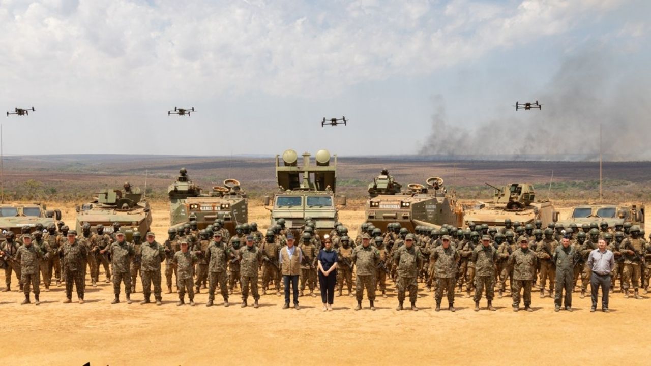 Operação Atlas reuniu 2.500 fuzileiros, blindados, helicópteros, caças, mísseis anticarro e drones kamikaze em demonstração de poder de fogo no Cerrado, enquanto Marinha, Exército (5)
