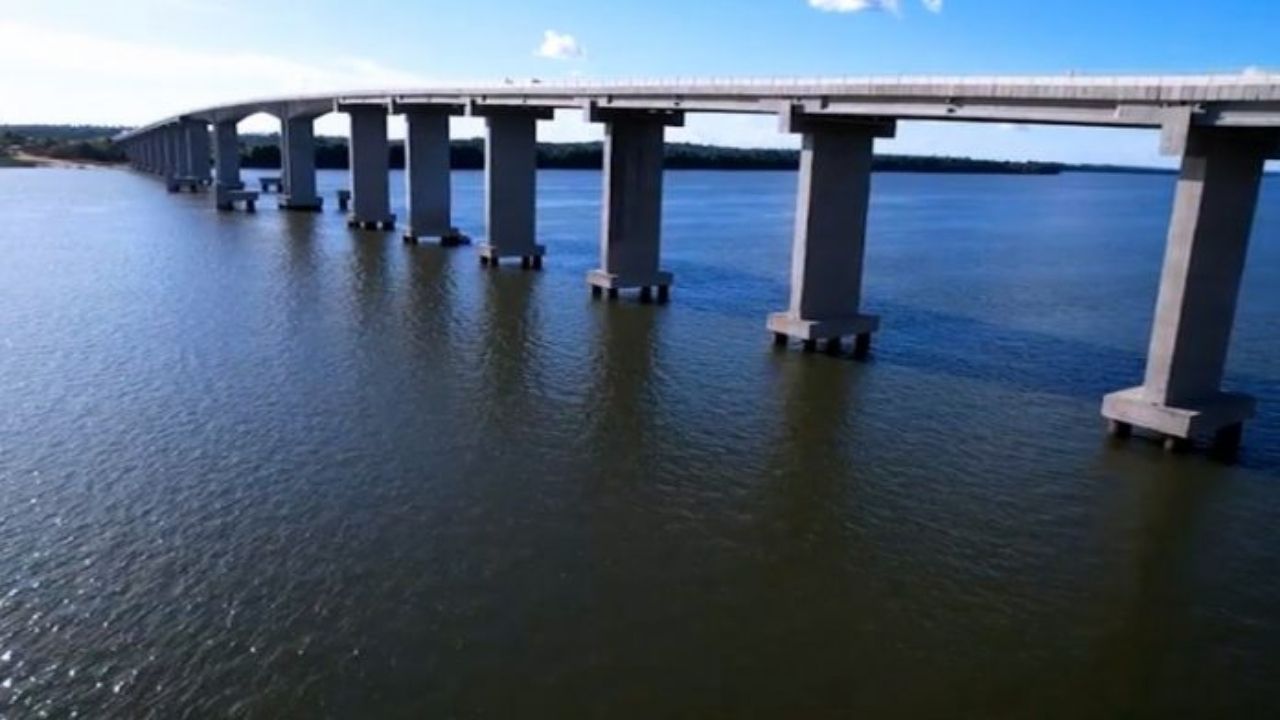 Ponte de 900 metros sobre o rio Araguaia é interditada com apenas 15 anos de uso após engenheiros identificarem danos graves nos pilares centrais, obrigando o DNIT a preparar (1)