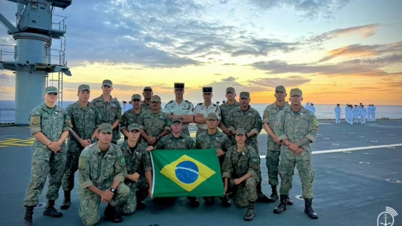 Brazilian platoon spent 25 days embarked on the Amphibious Helicopter Carrier “Dixmude” - Image: Brazilian Navy Source: Navy News Agency Access: https://www.agencia.marinha.mil.br/