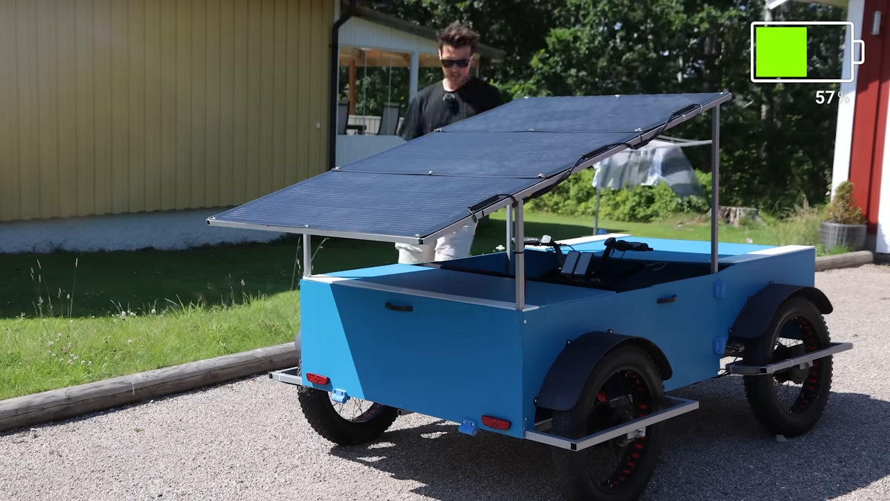 Dois motores de bicicletas elétricas descartadas viram o “coração” de um carro solar feito na garagem, alcançam 48 km/h com tração integral e fazem o veículo rodar 100 km usando apenas energia do sol, sem fábrica, sem investidor e com peças reaproveitadas que cabem no orçamento de um projeto caseiro