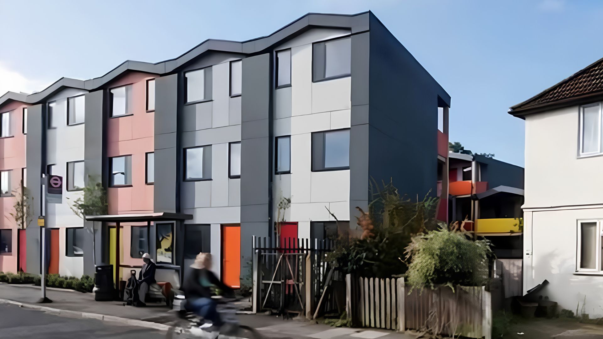 Casa modular de 3 andares criada pelo escritório de Richard Rogers pode ser montada em menos de 24 horas, reduz em até 90% a conta de energia e foi projetada para tornar a moradia muito mais acessível no combate à pobreza habitacional