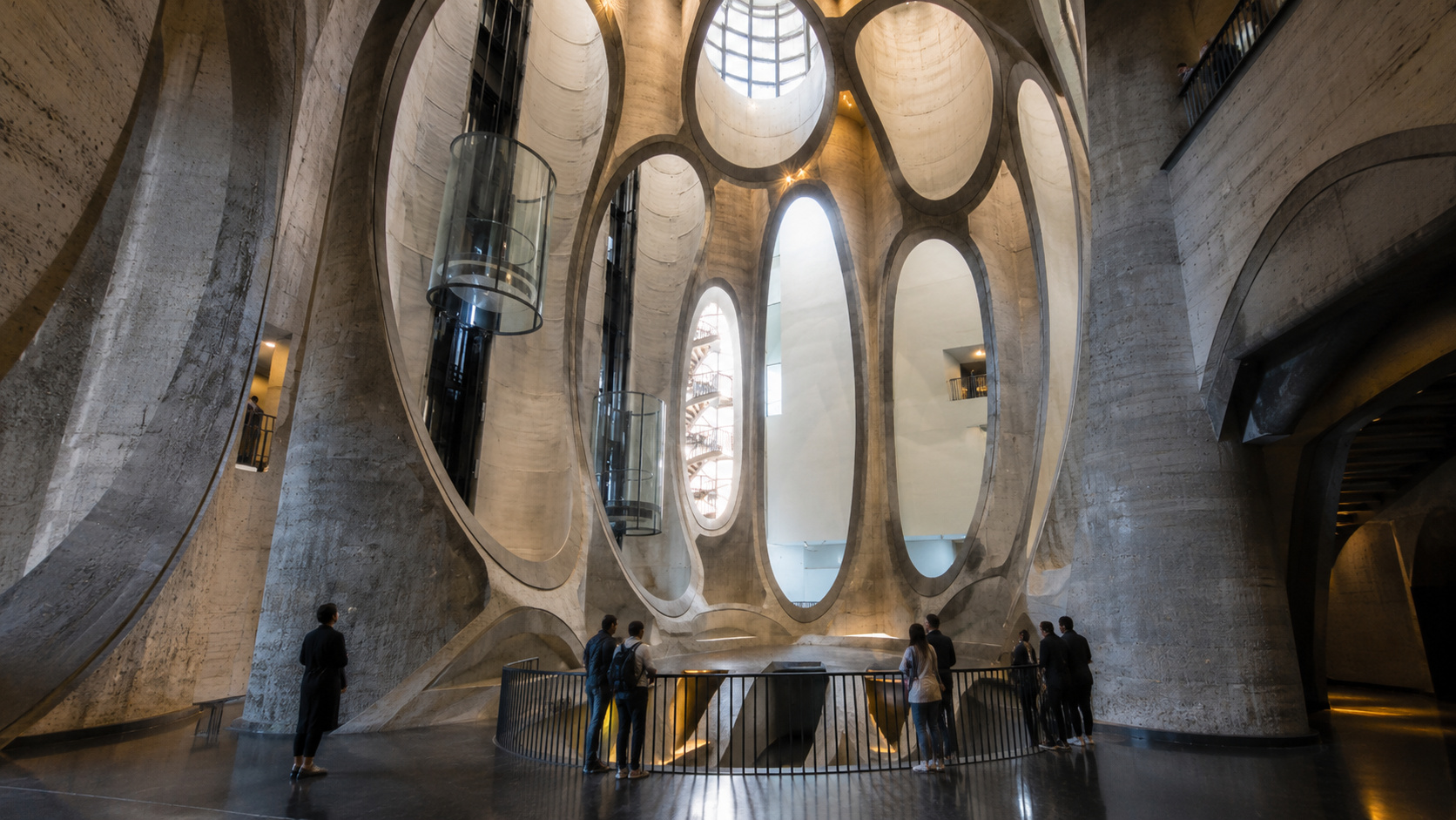 na Cidade do Cabo um antigo silo de grãos foi cortado por dentro e transformado em museu de arte contemporânea africana