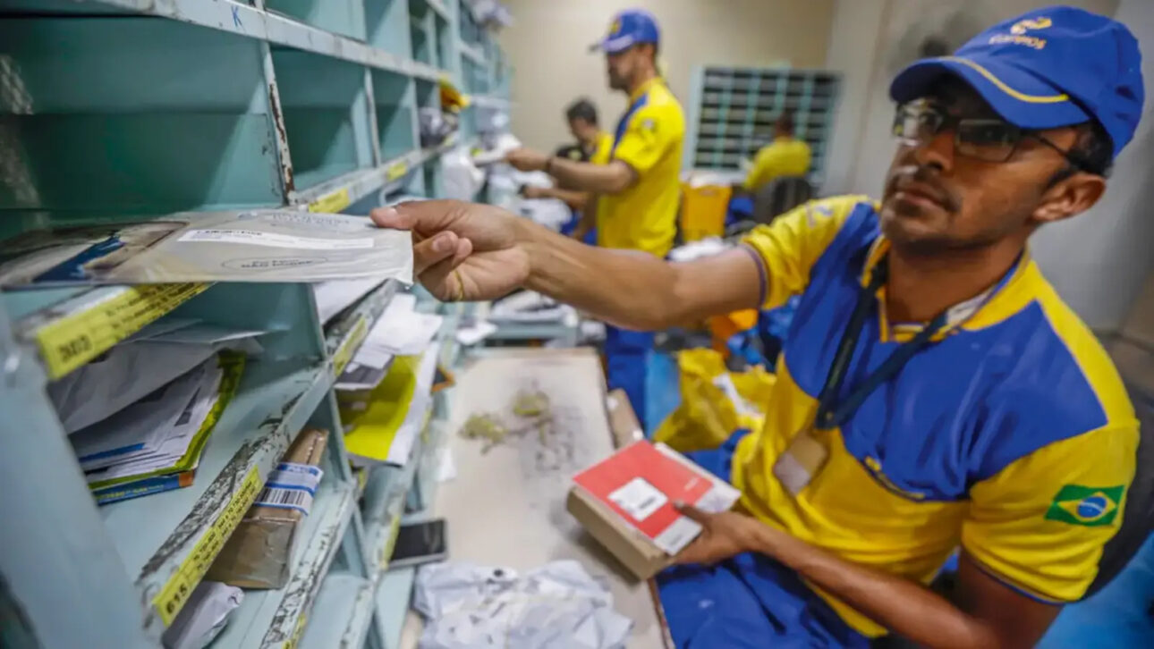 Correios anuncia plano de demissões