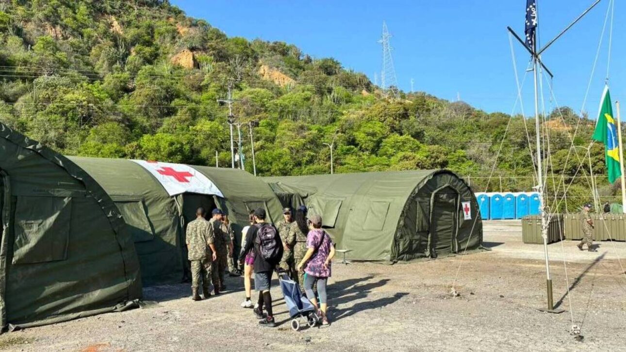 Marinha do Brasil monta primeiro hospital de campanha em La Guaira após terremoto na Venezuela, com 150 atendimentos por dia, 30 leitos, cirurgias de emergência e equipe preparada para resgates difíceis