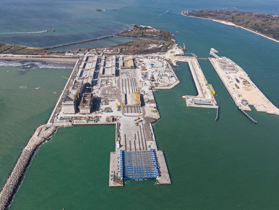 Veneza avalia plano B contra enchentes cinco anos após o Mose, diante do avanço do nível do mar e dos impactos na laguna veneziana. (Imagem: Ilustrativa)