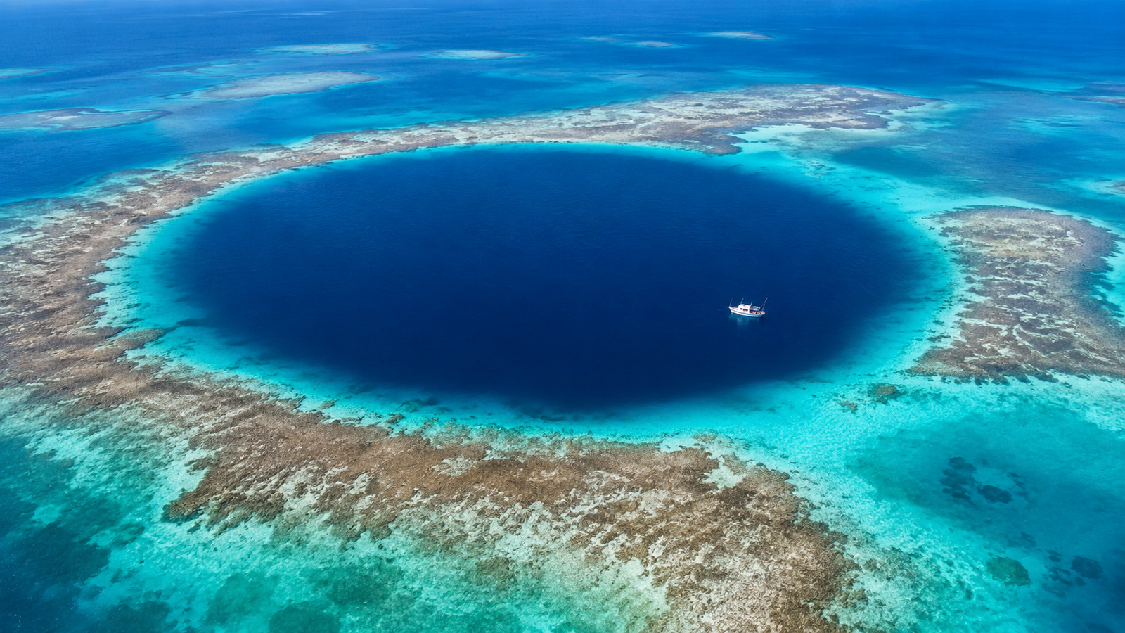 Buraco azul profundo impressiona