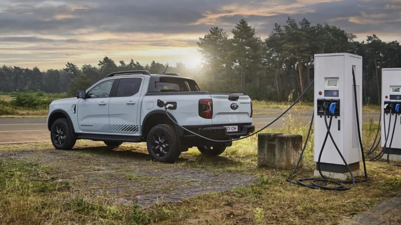 Ford Ranger híbrida plug-in: picape plug-in de motor flex a etanol passa dos 300 cv, supera o V6 a diesel e venceu como Picape Internacional 2026.