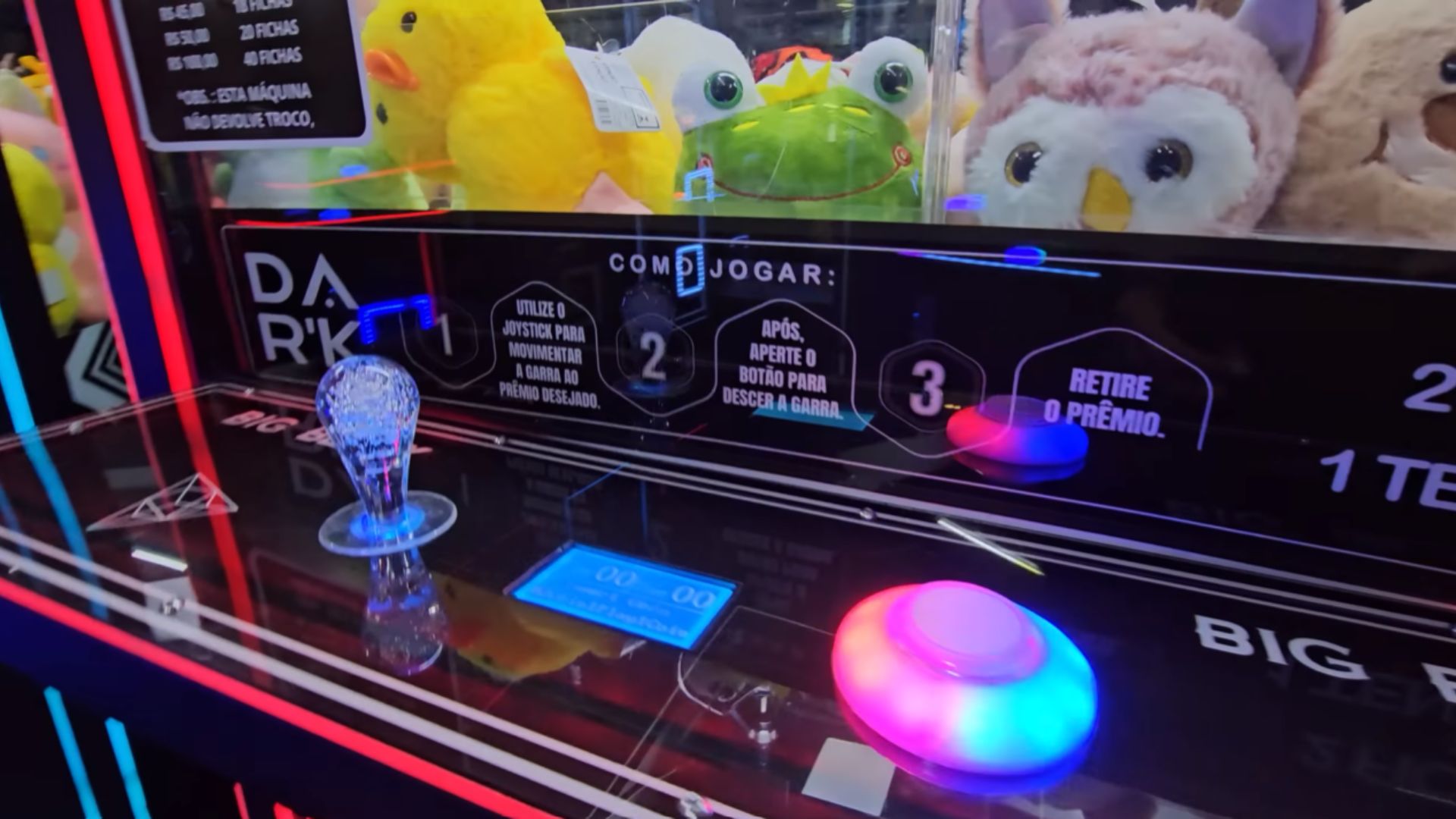 Gilson tem 1.000 máquinas de pelúcia pelo Brasil e lucra R$ 800 mil com a garra. Entenda o negócio de máquinas que virou vending machine e guarda-chuva.