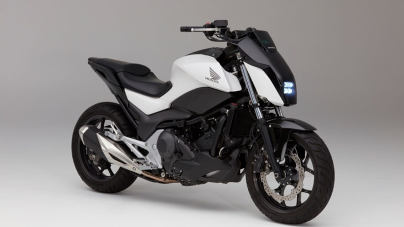 A moto que se equilibra sozinha já existe em protótipos da Honda e da Yamaha, que usam robótica e IA, e não giroscópios, para a moto não tombar.