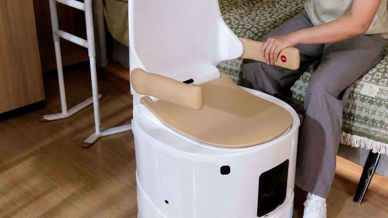 Adeus banheiro tradicional empresa chinesa apresenta vaso sanitário robótico que vai até o usuário sozinho, usa sensores lidar, comando de voz, bidê, secagem com ar quente, luz (2)