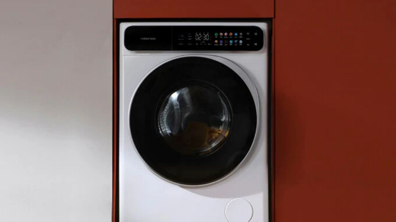 Roborock washing and drying machine with Super Hydrolysis, sterilization, microbubbles, and app in China.