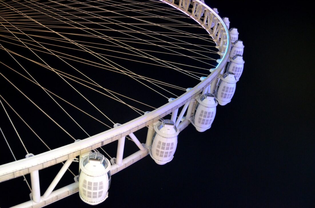 A Ain Dubai reúne 250 metros de altura, 11.200 toneladas de aço e 48 cabines na maior roda-gigante de observação do mundo.