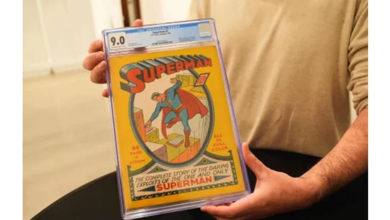 Uma imagem da edição nº 1 da revista em quadrinhos do Superman, da DC Comics, é exibida na segunda-feira, 24 de novembro de 2025, em Irving, Texas. FOTO AP/TONY GUTIERREZ