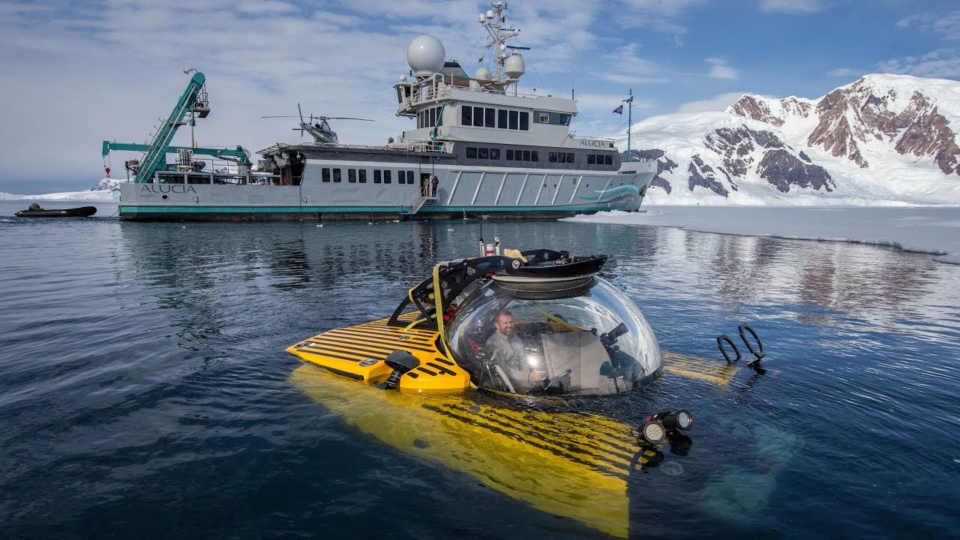 O primeiro mergulho tripulado a mil metros no oceano Antártico, para o Blue Planet II, revelou um fundo do mar repleto de vida e criaturas exóticas surpreendentes.