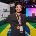 Aos 18 anos, Kenisson criou o AnisGuard, fungicida natural de erva-doce que elimina até 83,8% do fungo do café, custa 4x menos e venceu na ISEF 2026.