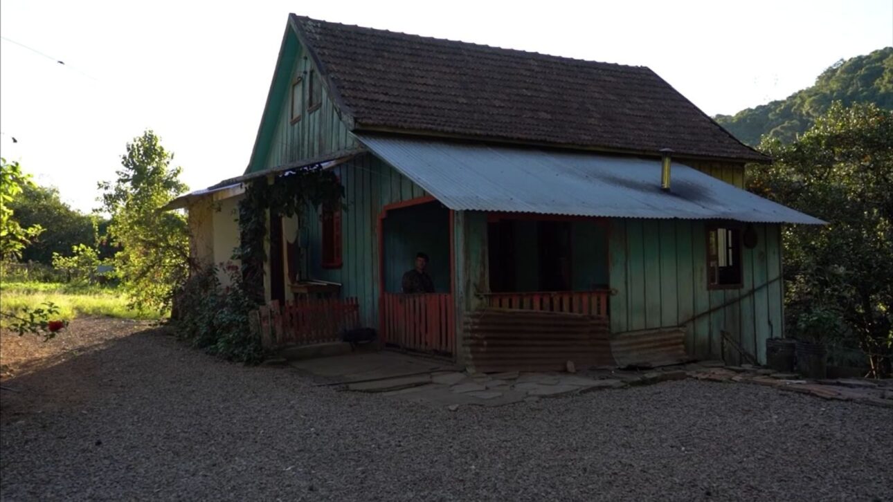 casa feita com madeira de duas igrejas