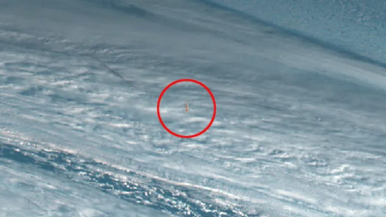 O satélite japonês Himawari capturou a descida íngreme da bola de fogo.
imagem: Himawari/JMA/Simon Proud/Universidade de Oxford