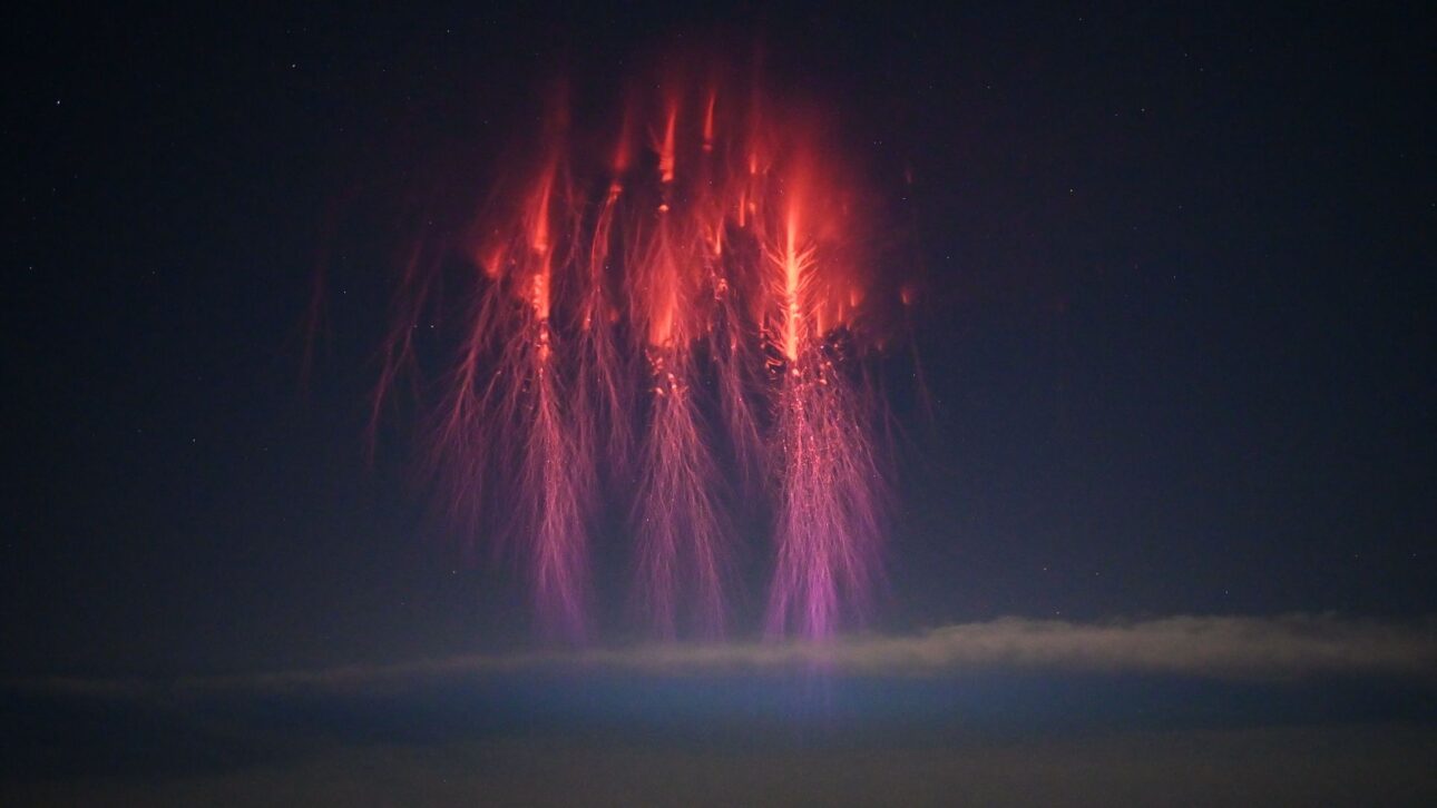 NASA astronauts capture from the Space Station rare lightning that shoots upwards, like sprites and giant jets, phenomena almost invisible from the ground.