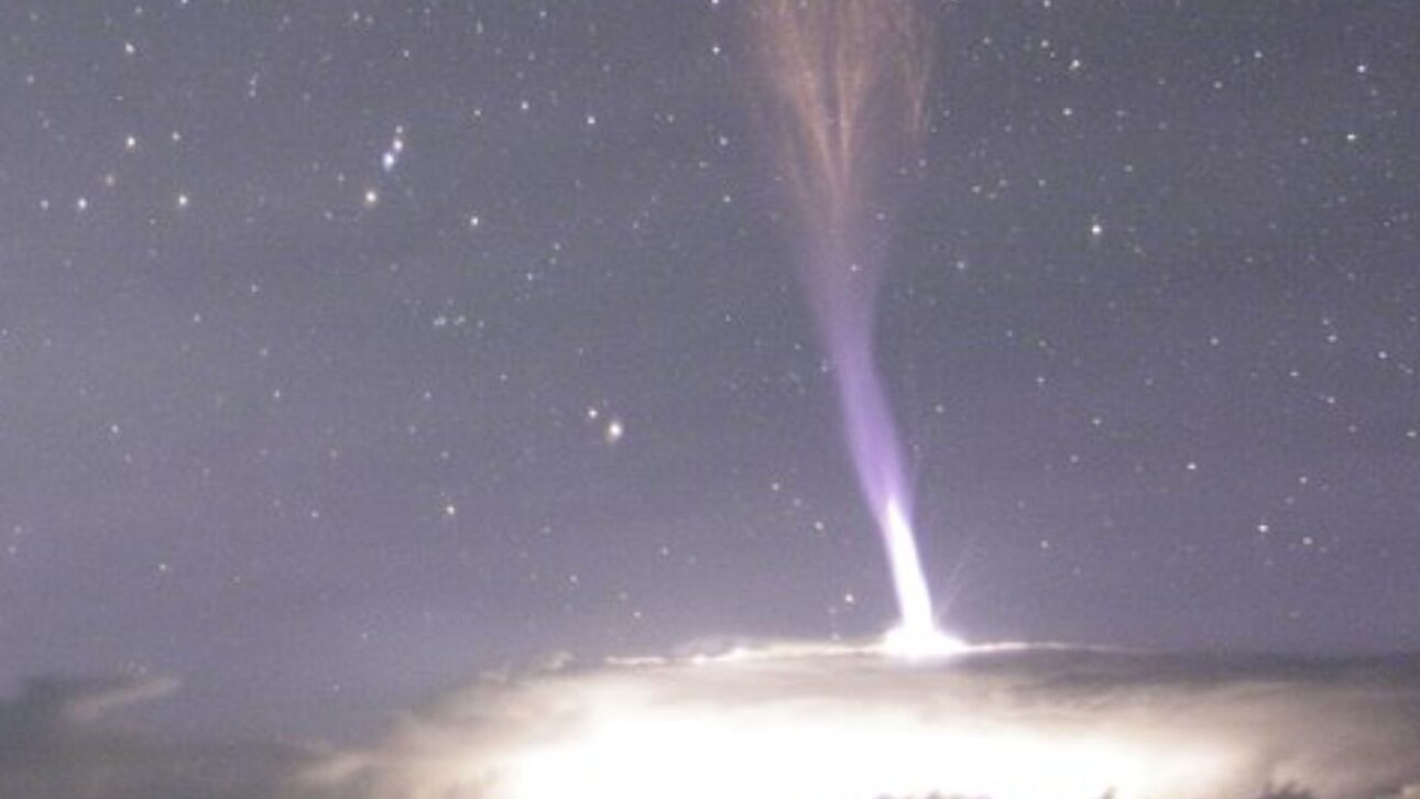 NASA astronauts capture from the Space Station rare lightning that shoots upwards, like sprites and giant jets, phenomena almost invisible from the ground.