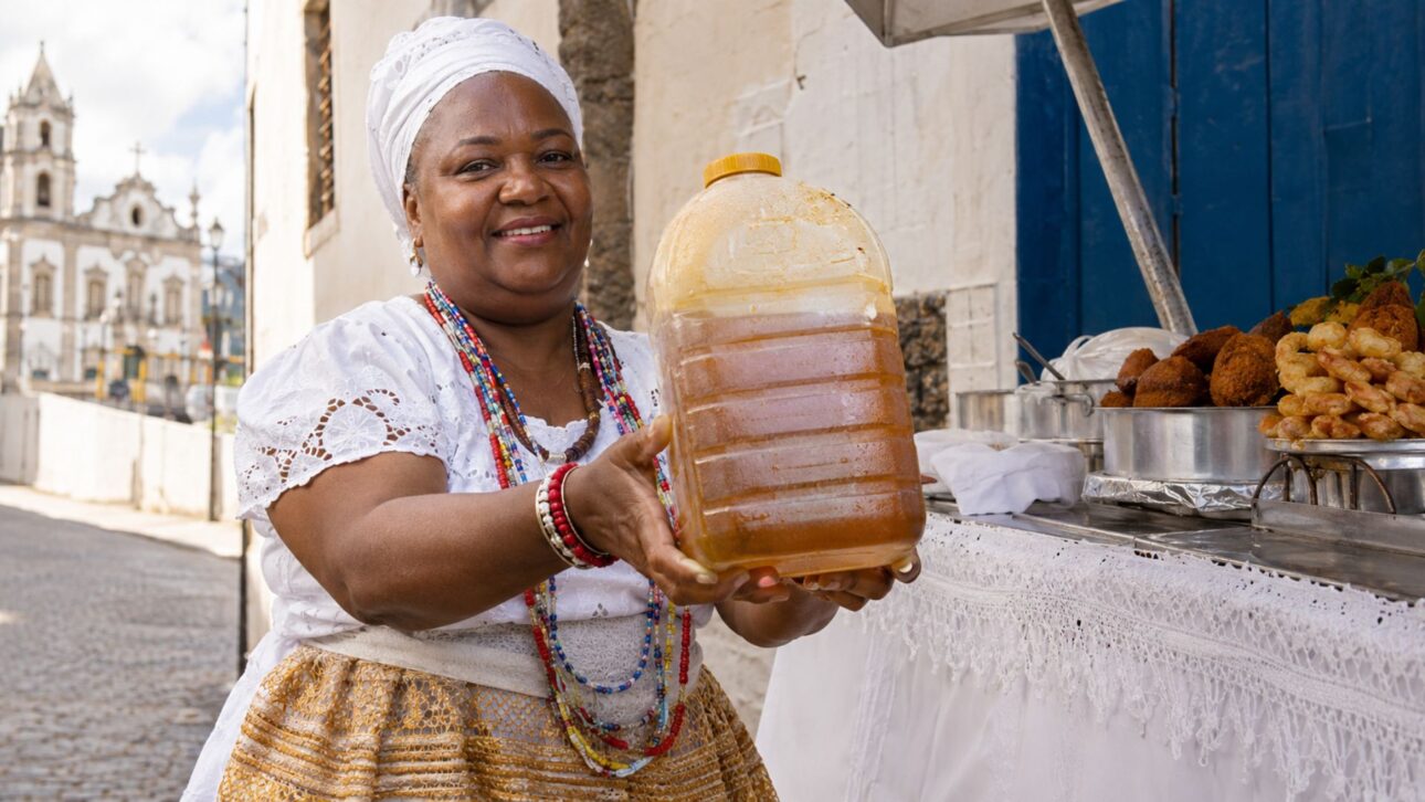 Baianas de acarajé de Salvador vendem o óleo de fritura usado a R$ 3/kg em programa com a Petrobras que vira biodiesel e gera renda às cooperativas.
