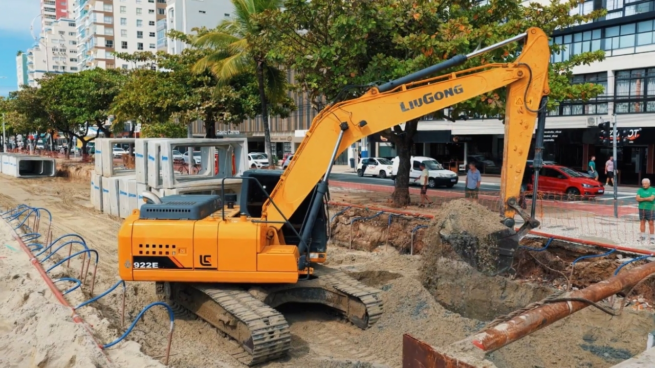 Balneário Camboriú advances in macro-drainage against flooding at Praia Central, with Avenida Atlântica affected for 30 days.