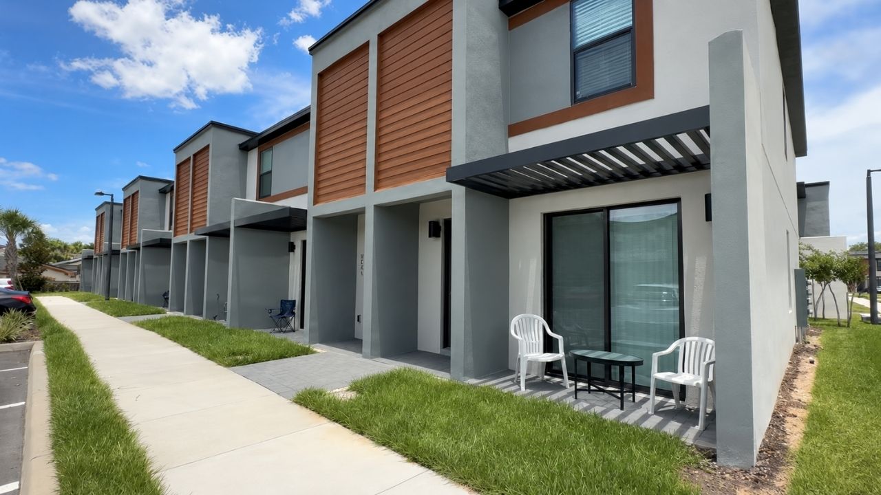 Casas modernas em Orlando perto da Disney têm acabamento de luxo e potencial para Airbnb.