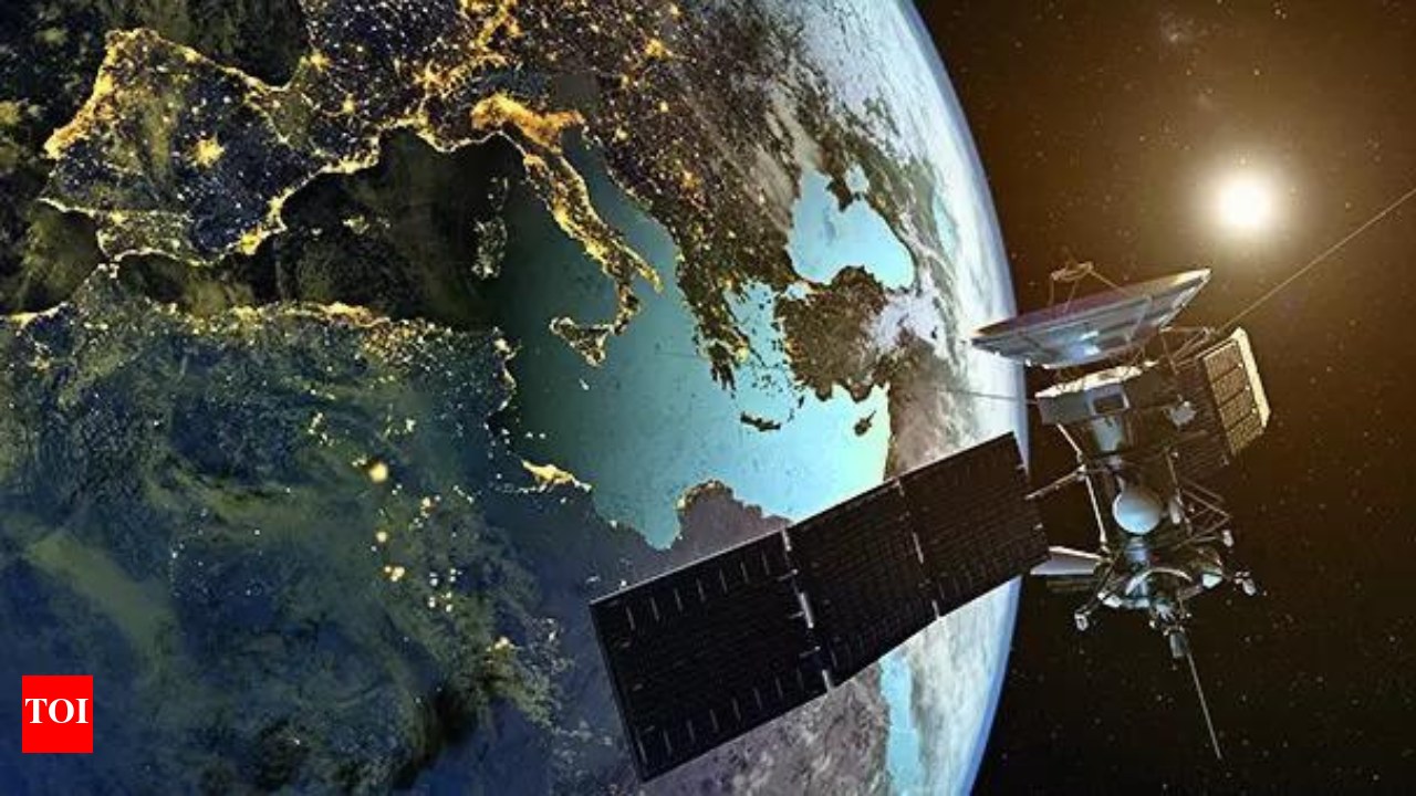 Índia coloca 52 satélites espiões em órbita por R$ 16 bilhões pra vigiar cada me