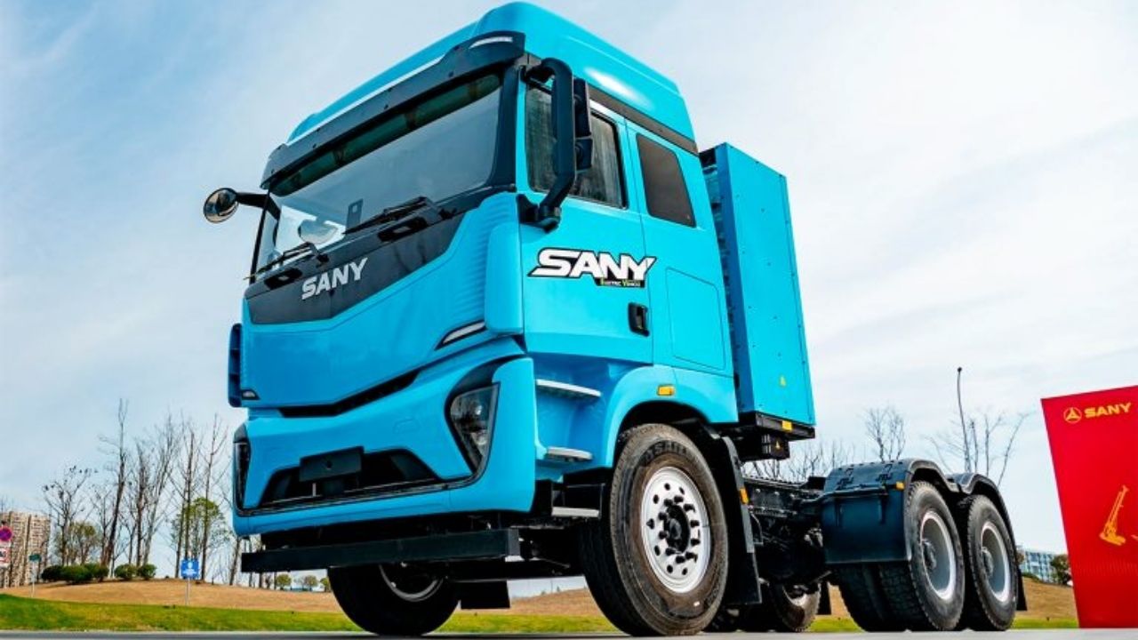 Caminhão da Sany testa transporte de cana com bateria de 588 kWh, swap e força para 120 toneladas.