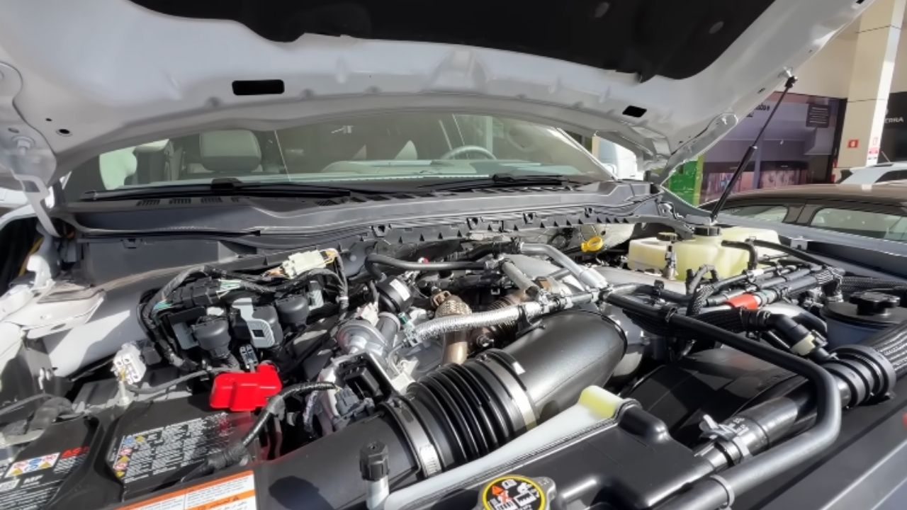 Ford F-350 une V8 Power Stroke, pneus aro 24, 3 toneladas na caçamba e 18 toneladas de reboque.