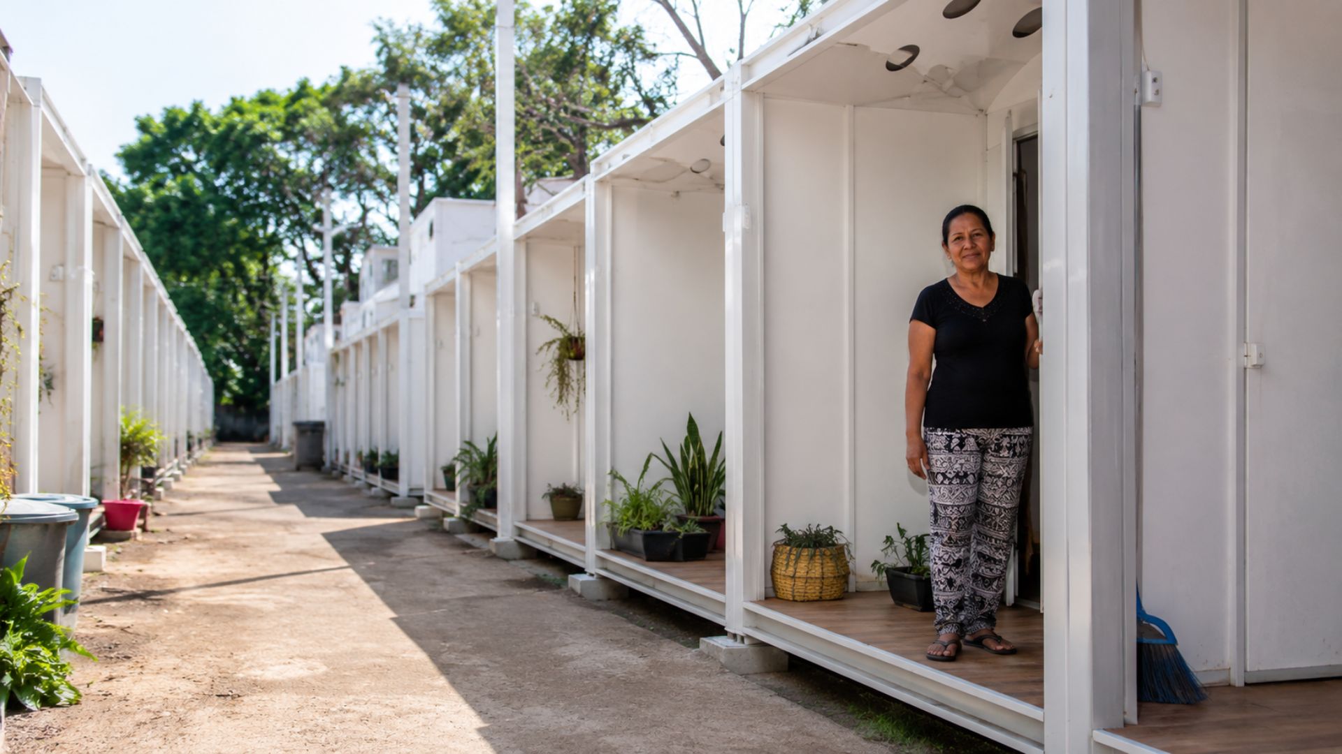 Vila Reencontro: o programa de São Paulo que tira a população de rua das calçadas com microcasas de 18 m² de moradia social e já soma 888 saídas qualificadas.