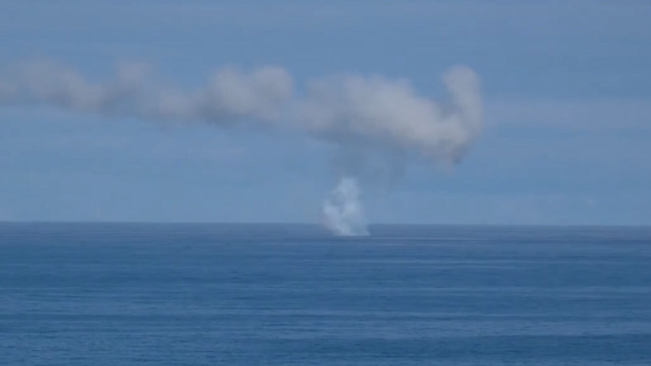 Submarino russo lança míssil