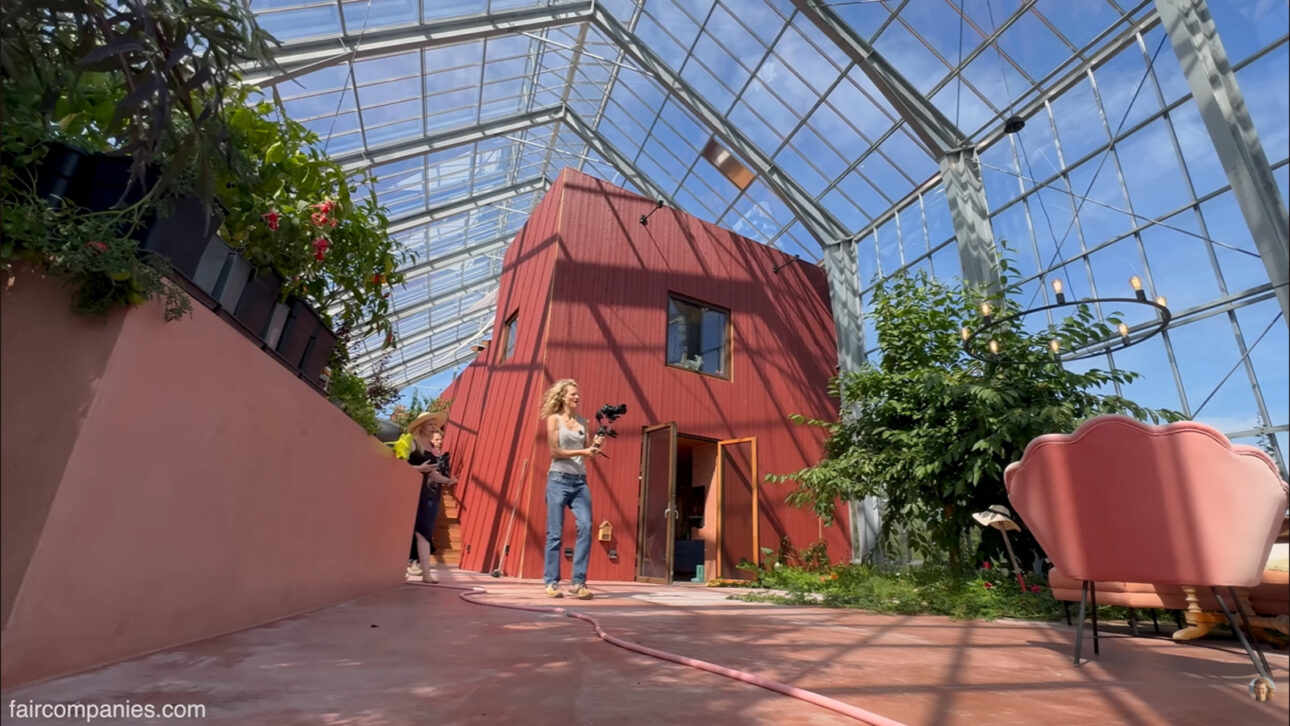 Casa dentro de uma estufa