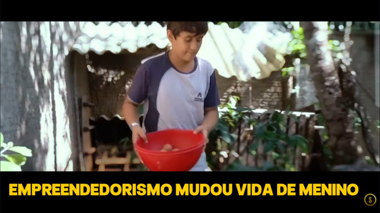 Jovem cria granja e vira exemplo