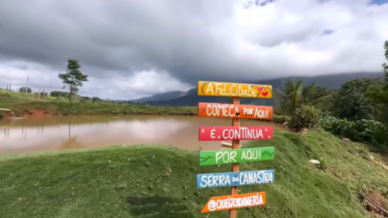 In Serra da Canastra, in Minas Gerais, an old house preserves artisanal cheese, family relics, and a way of living from other times.