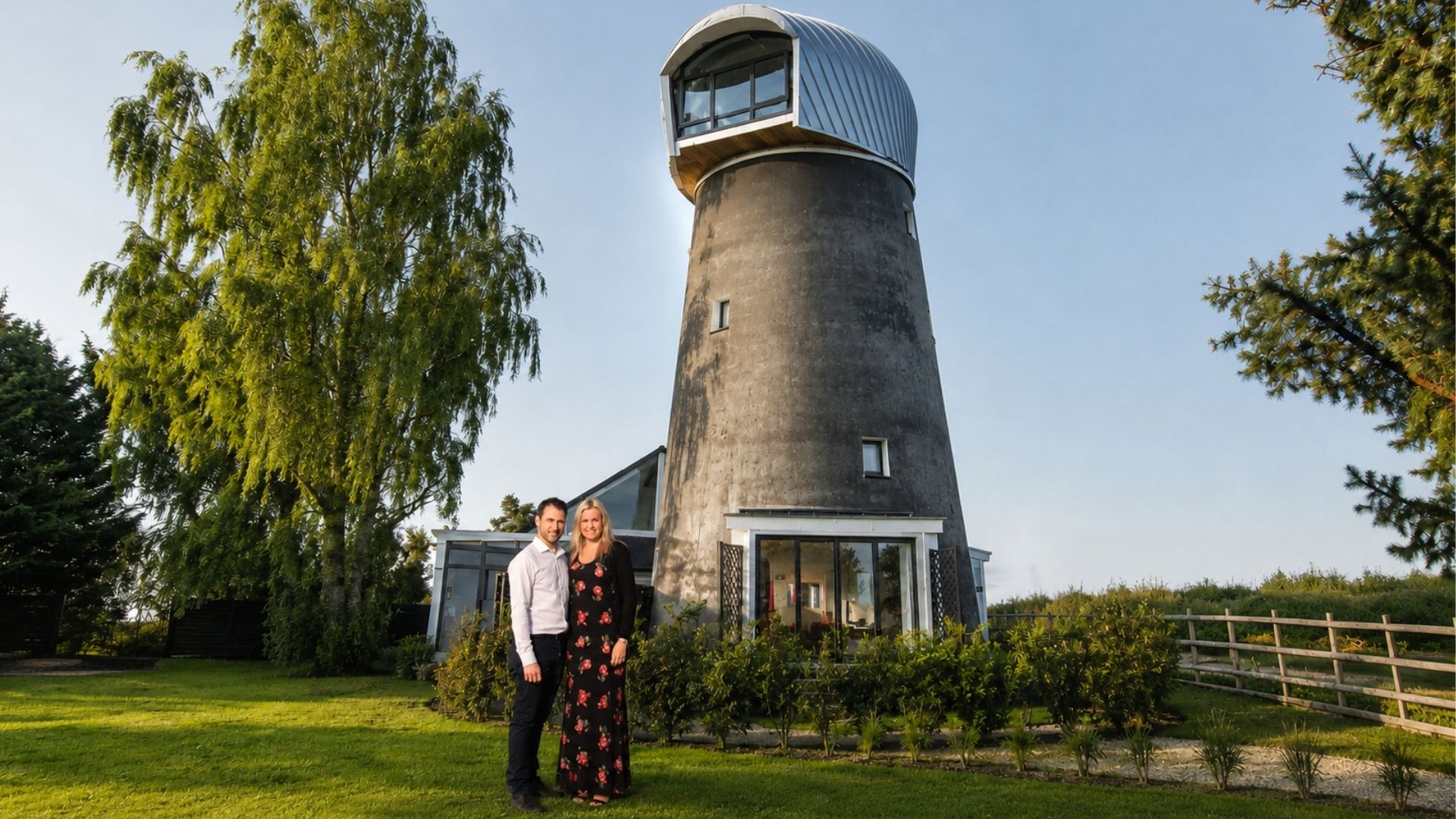 Casal transformou o último moinho de vento de 1891 numa moradia improvável: a torre de 4 andares virou casa, hoje hospedagem de luxo, na Inglaterra.