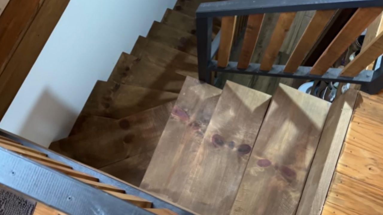 Casal constrói a própria casa sozinho em chácara de 5 mil m², encara mais de um ano de obra e mostra o lar inacabado que virou símbolo de fé.