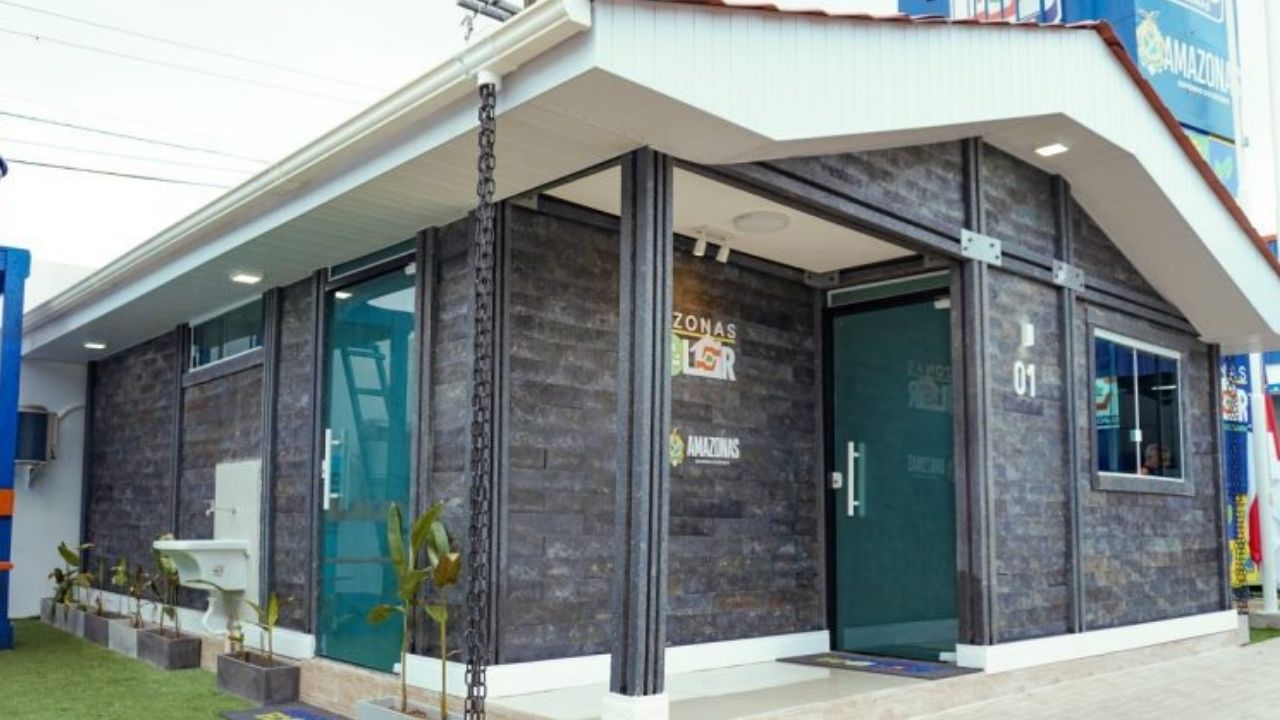 Casas de plástico reciclado do Amazonas EcoLar em Manaus usam blocos ecológicos para famílias vulneráveis.