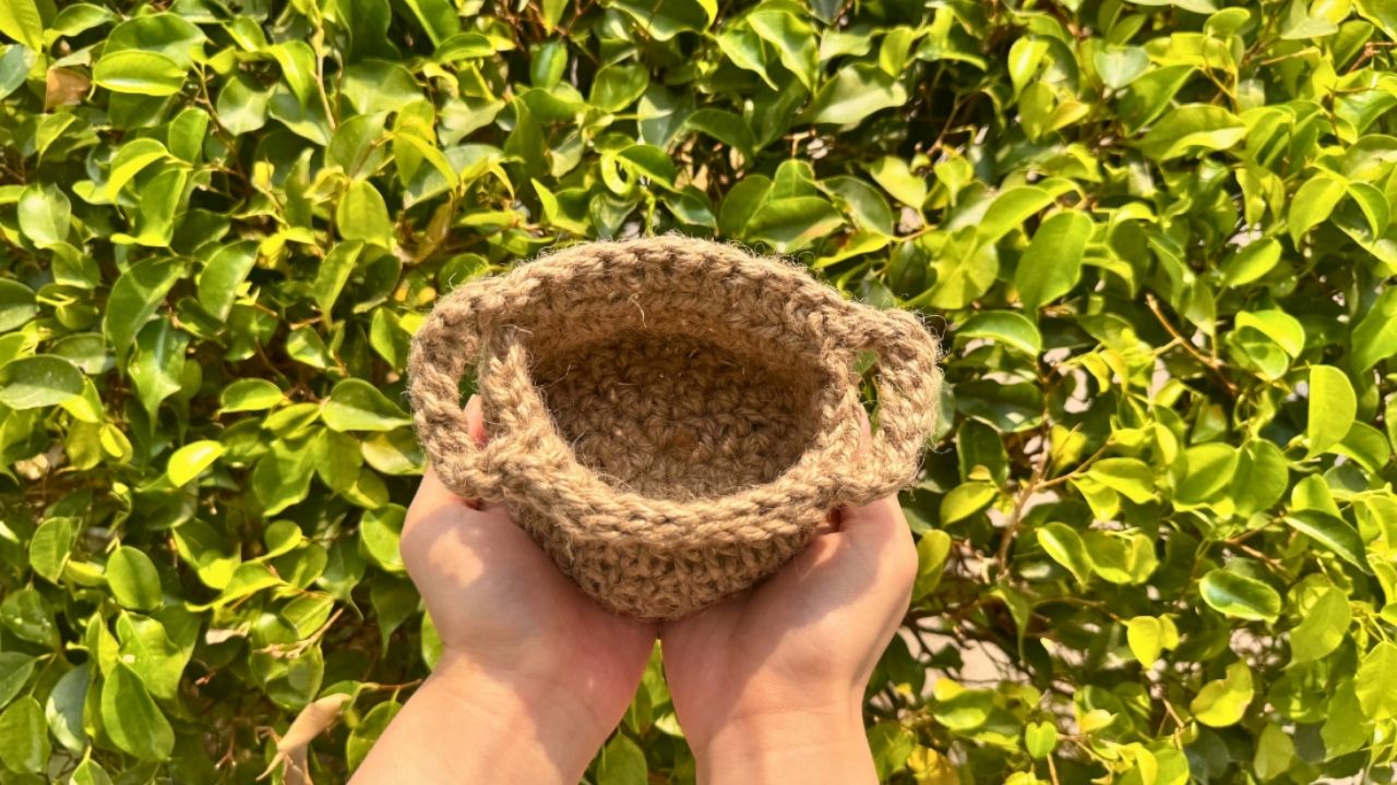 WeaveLand usa coco nas Filipinas para criar material sem plástico e entrar no Earth Prize com solução contra lixo costeiro.